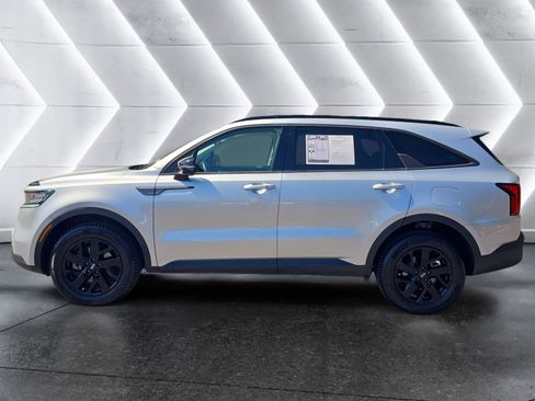 Used 2021 Kia Sorento S image 2