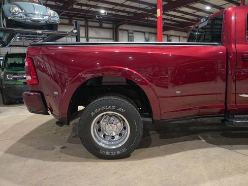 Used 2024 RAM 3500 Limited AWD/4WD image 9