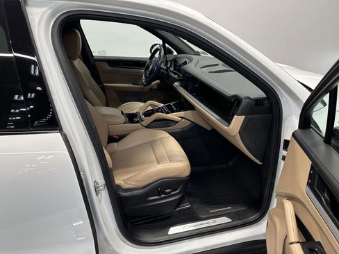 Certified 2024 Porsche Cayenne S image 42