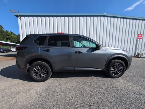 Used 2023 Nissan Rogue S AWD/4WD image 9