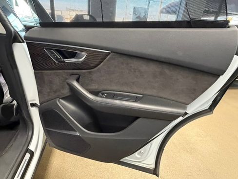 Used 2020 Audi Q8 Prestige w/ Prestige Package image 32