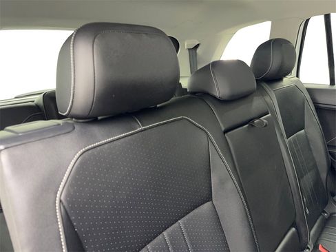 Used 2022 Volkswagen Tiguan SE image 44