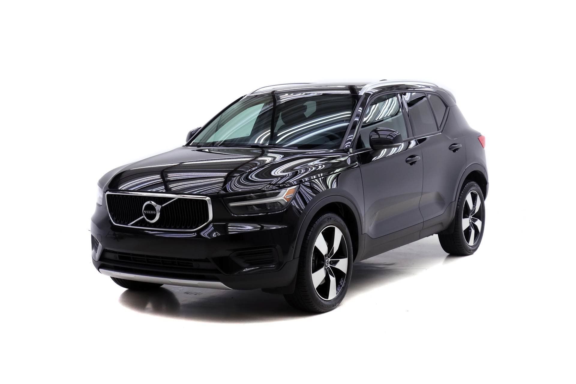 Used 2019 Volvo XC40 T5 Momentum AWD/4WD image 1
