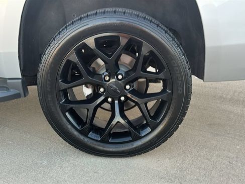 Used 2018 Chevrolet Tahoe LT RWD image 18