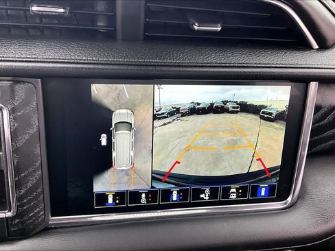 Used 2023 GMC Yukon Denali RWD image 27