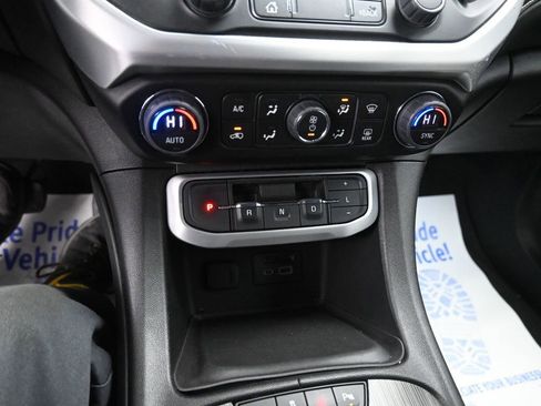 Used 2023 GMC Acadia SLT image 34