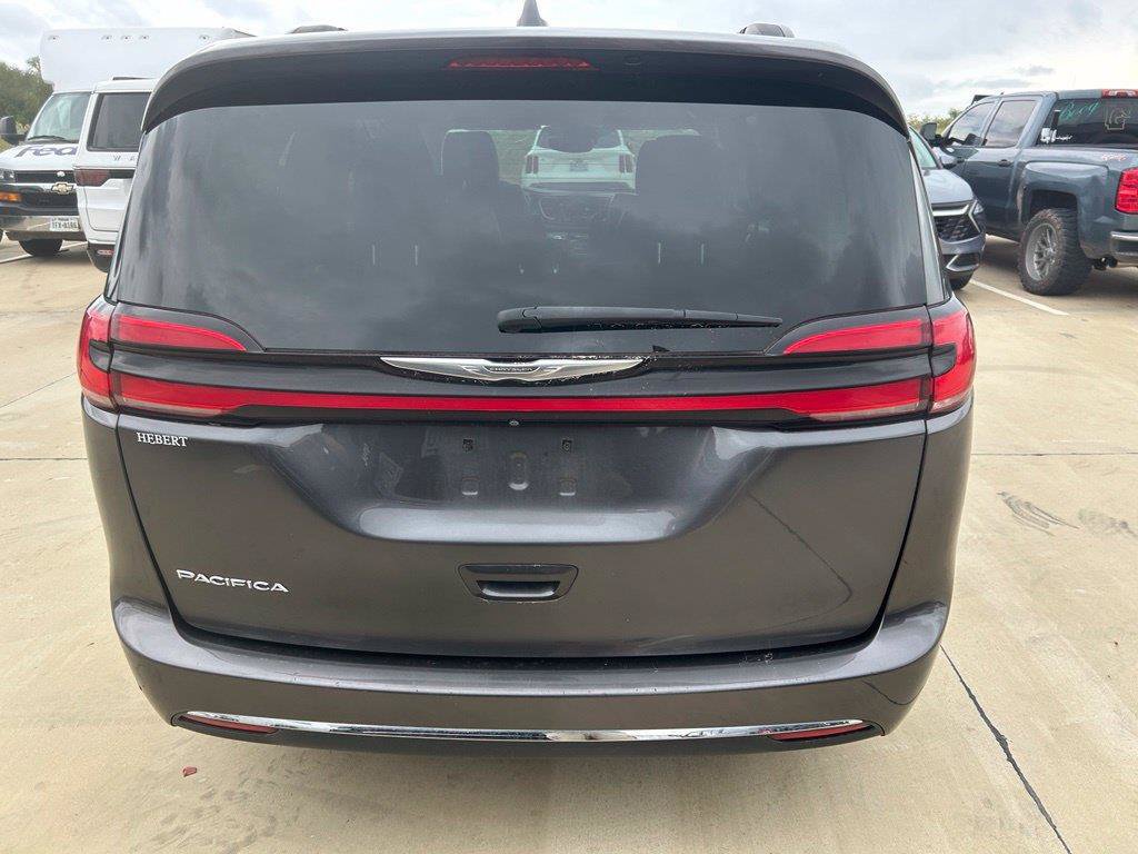 Used 2022 Chrysler Pacifica Touring-L FWD image 6