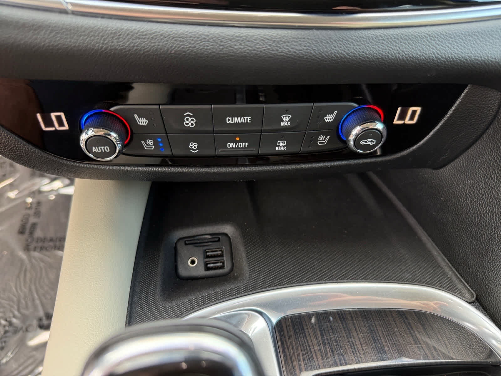 Used 2020 Buick Enclave Premium w/ Sun and Sites Package FWD image 21