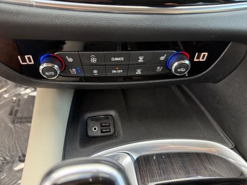 Used 2020 Buick Enclave Premium w/ Sun and Sites Package FWD image 21