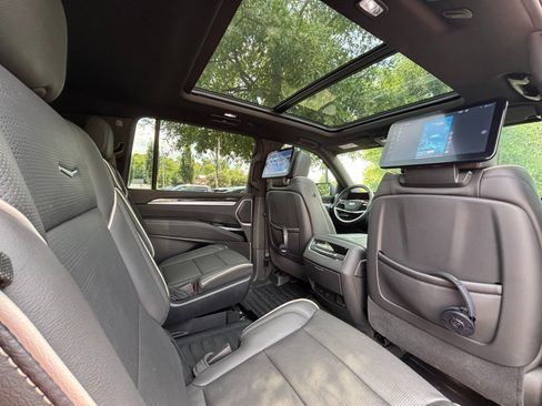 Used 2025 Cadillac Escalade ESV Premium Luxury w/ LPO, Radiant Package AWD/4WD image 26