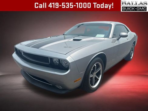Used 2011 Dodge Challenger RWD image 1