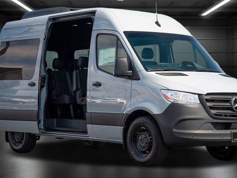 Used 2025 Mercedes-Benz Sprinter 2500 image 9