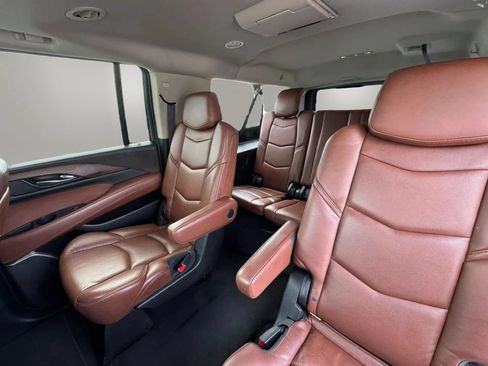 Used 2019 Cadillac Escalade ESV Premium Luxury RWD image 14
