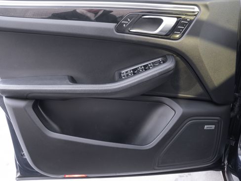 Used 2018 Porsche Macan S image 17