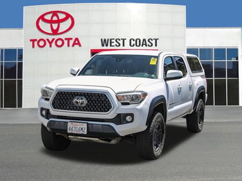 Used 2018 Toyota Tacoma TRD Off-Road w/ Technology Package AWD/4WD image 1