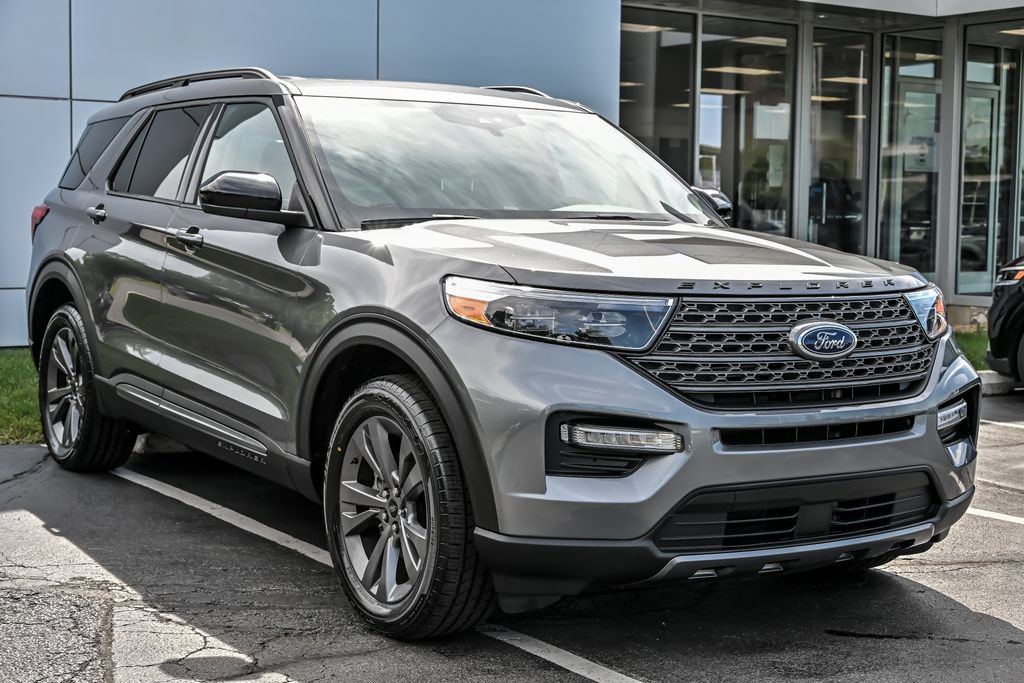 Certified 2024 Ford Explorer XLT w/ Equipment Group 202A AWD/4WD image 9