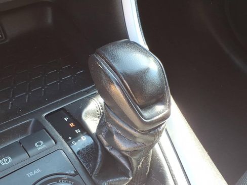 Used 2021 Toyota RAV4 LE AWD/4WD image 23
