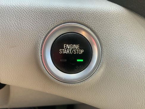 Used 2018 GMC Terrain SLT w/ Preferred Package FWD image 17