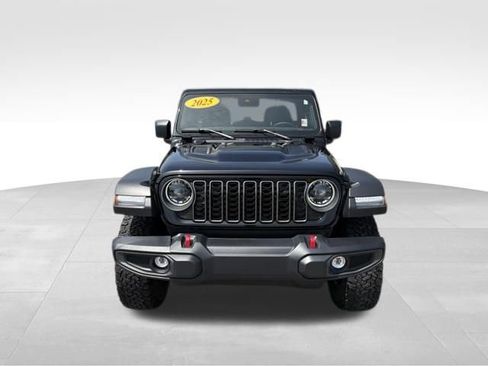 Used 2025 Jeep Wrangler Unlimited Rubicon w/ Convenience Group AWD/4WD image 7