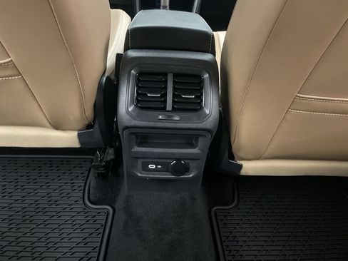 Used 2024 Volkswagen Tiguan SE AWD/4WD image 14