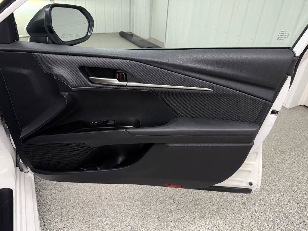 Used 2025 Toyota Camry SE FWD image 33