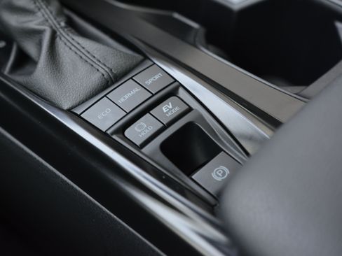 Used 2025 Toyota Camry SE FWD image 21