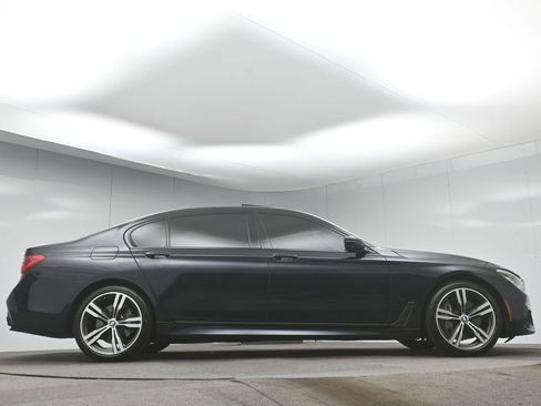 Used 2019 BMW 750i image 48
