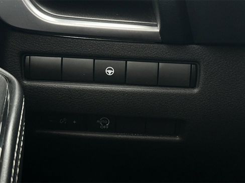 Used 2023 Nissan Rogue SV image 30