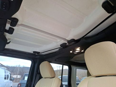 Used 2021 Jeep Wrangler Unlimited Sahara image 21