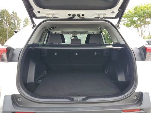 Used 2019 Toyota RAV4 XLE w/ Convenience Package FWD image 8