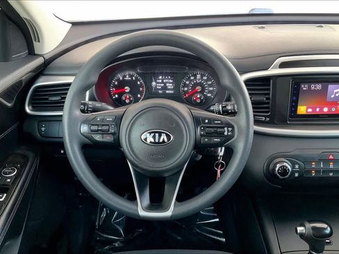 Used 2017 Kia Sorento LX image 6