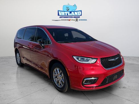 New 2026 Chrysler Pacifica Select image 7