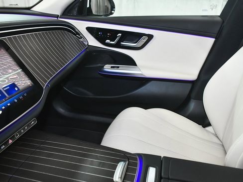 Used 2025 Mercedes-Benz E 450 4MATIC Sedan image 50