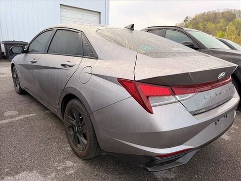 Used 2023 Hyundai Elantra SEL FWD image 9