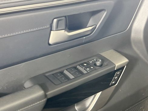 Used 2025 Toyota Tundra Limited AWD/4WD image 18