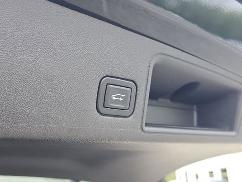 Used 2022 GMC Terrain SLT image 12