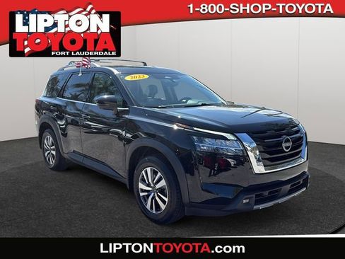 Used 2023 Nissan Pathfinder SL image 1