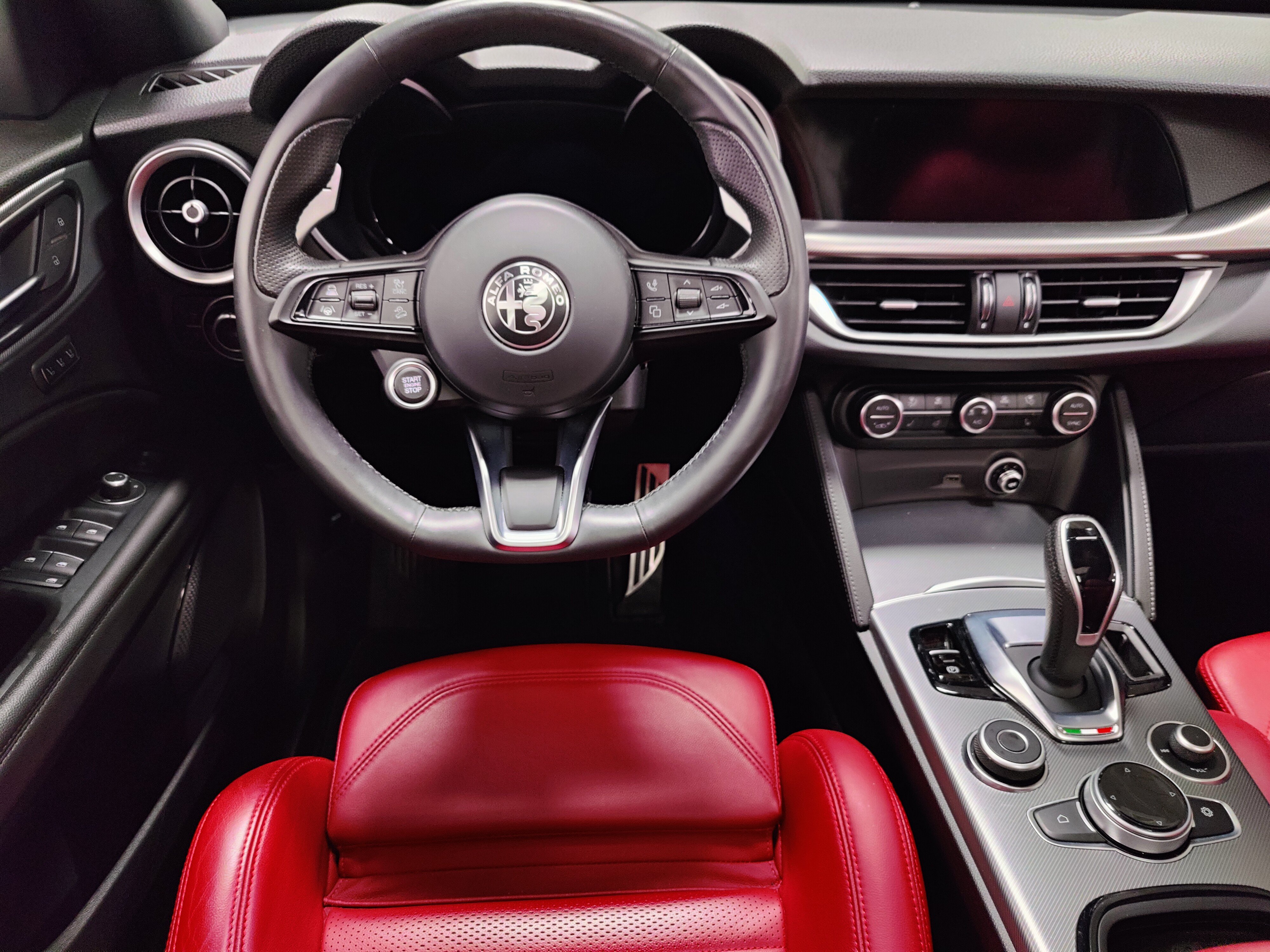 Certified 2024 Alfa Romeo Stelvio Veloce AWD/4WD image 21