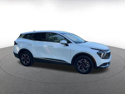 Used 2025 Kia Sportage LX image 2