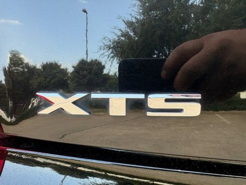 Used 2013 Cadillac XTS w/ Rear Seat Comfort Package FWD image 10