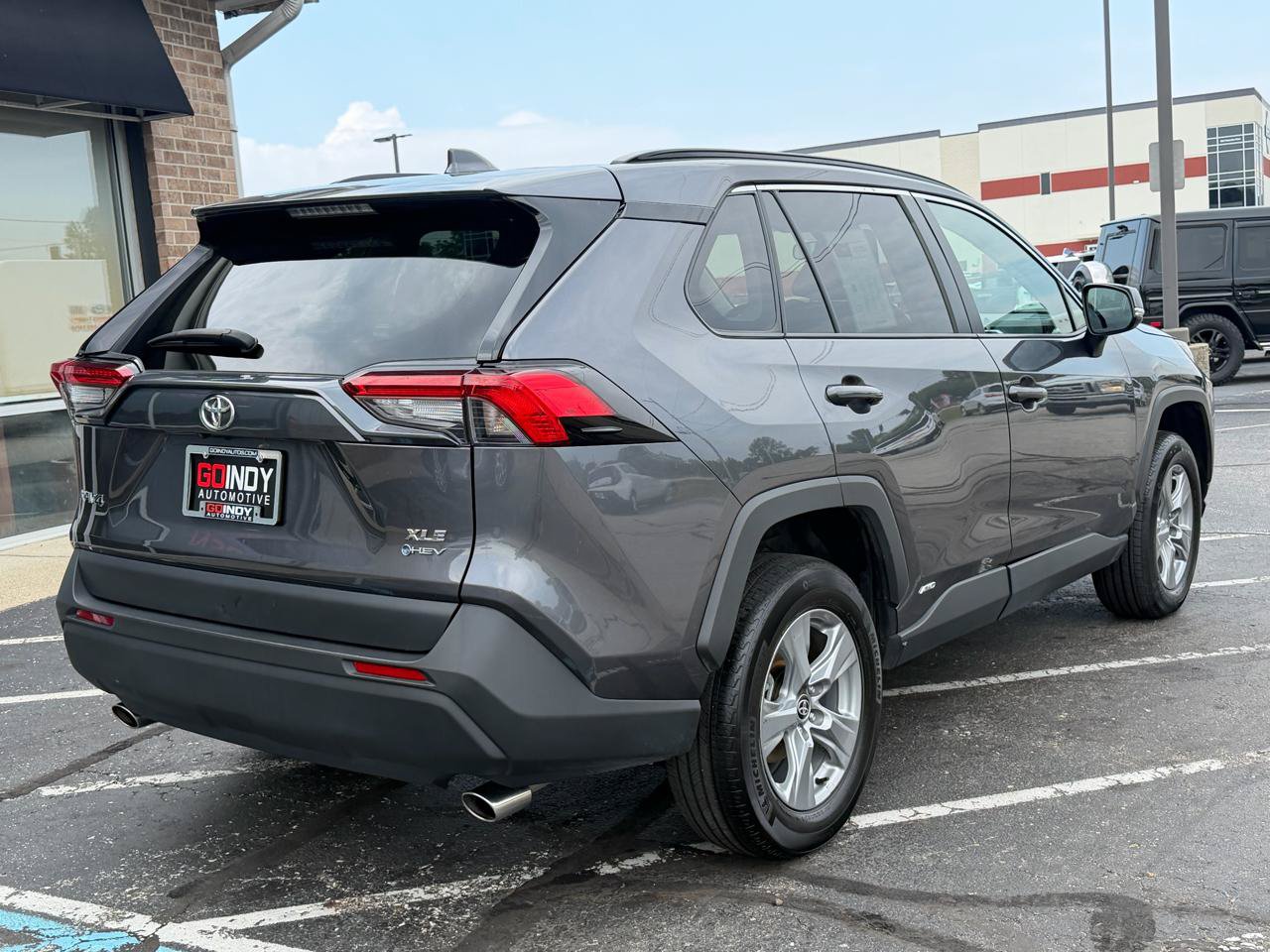 Used 2025 Toyota RAV4 XLE AWD/4WD image 5