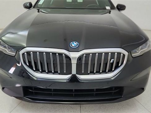 Used 2024 BMW i5 eDrive40i w/ Premium Package image 8