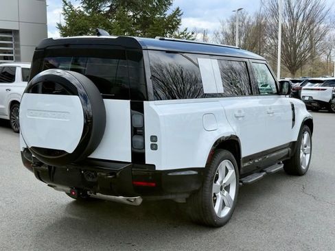 New 2026 Land Rover Defender 130 X-Dynamic SE image 3