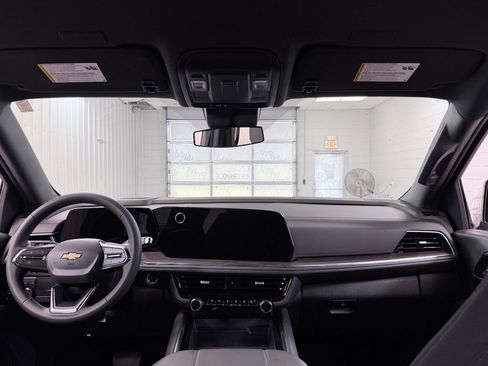 Used 2025 Chevrolet Suburban LS AWD/4WD image 28