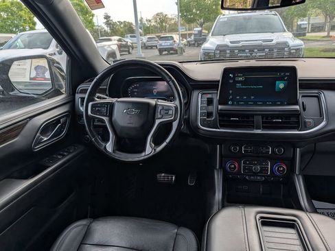 Used 2022 Chevrolet Tahoe Z71 w/ Luxury Package AWD/4WD image 11