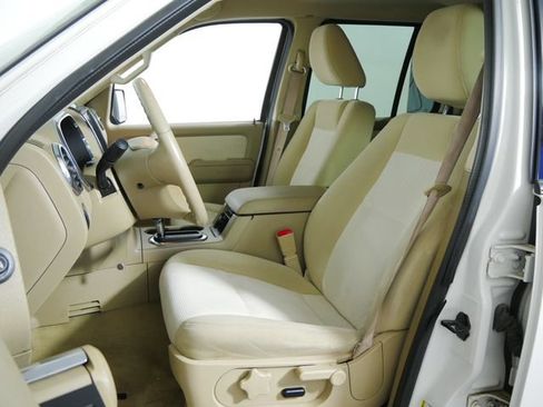 Used 2010 Ford Explorer XLT AWD/4WD image 21