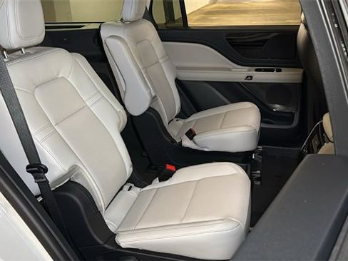 New 2026 Lincoln Aviator AWD image 12