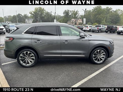 Used 2023 Lincoln Nautilus Reserve AWD/4WD image 9