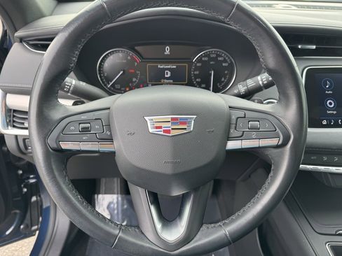 Used 2021 Cadillac XT4 Premium Luxury image 12