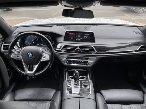Used 2018 BMW 740i image 19